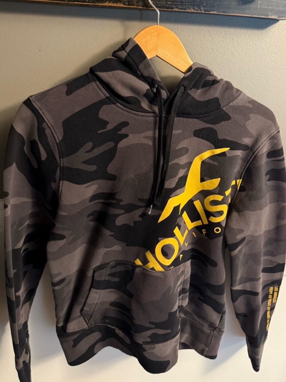 Hollister Graphic Camo Hoodie Black & Gray Size XS